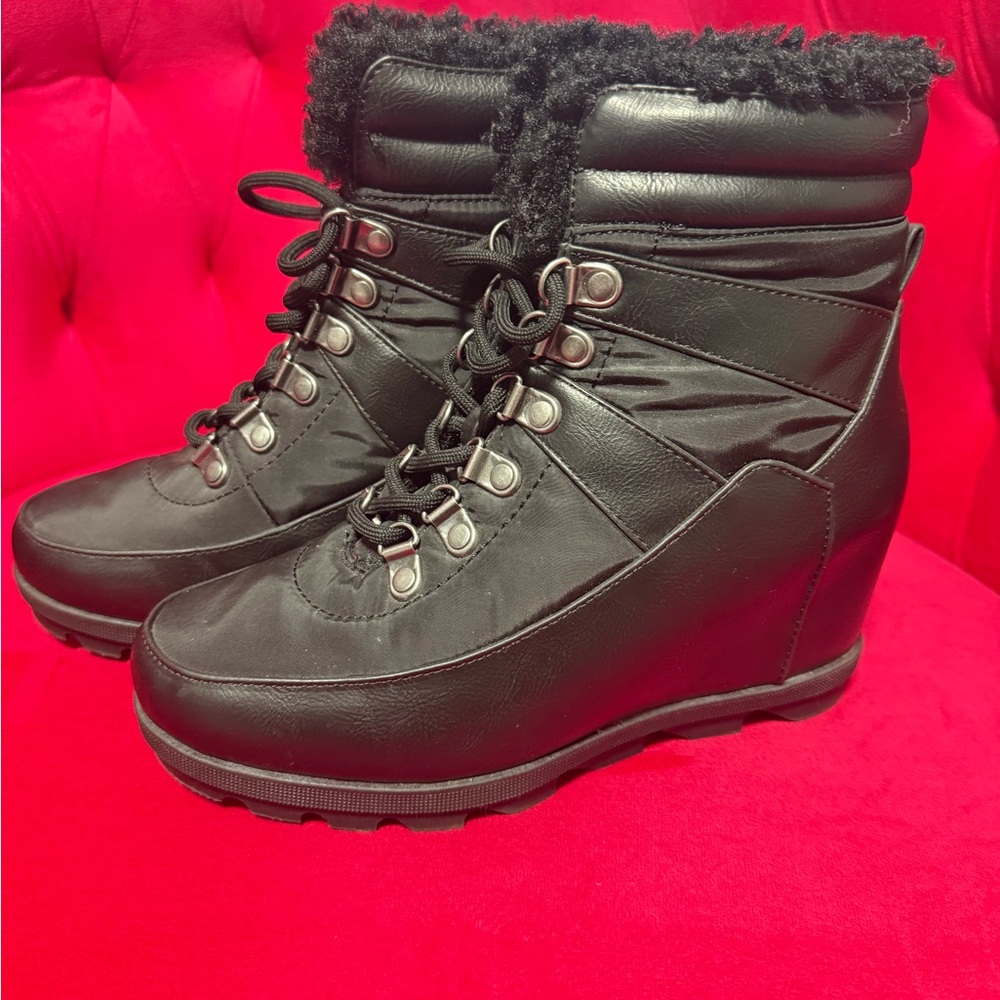 JustFab Wedge Winter Boots Black Size 6